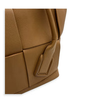 Arco Shoulder Bag Brown in Calfskin, Gold hardware