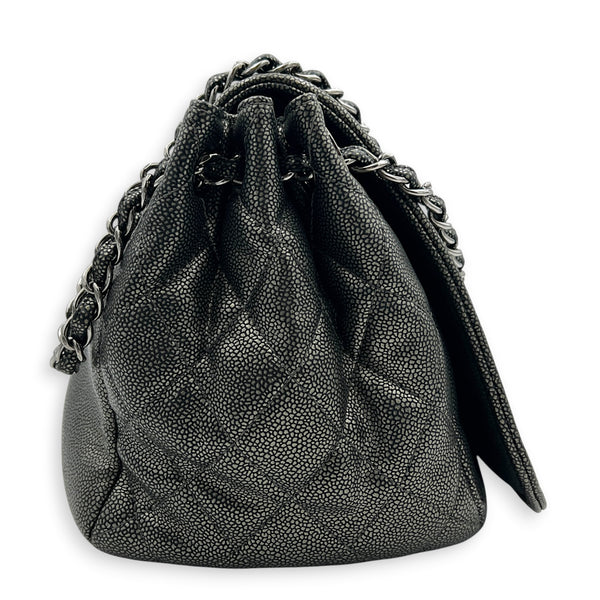 Timeless CC Grey Shoulder Bag in Caviar Leather, Silver hardware