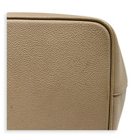 NeoNoe Bucket Bag Tourterelle/Crème in Monogram Empreinte Leather, Gold hardware