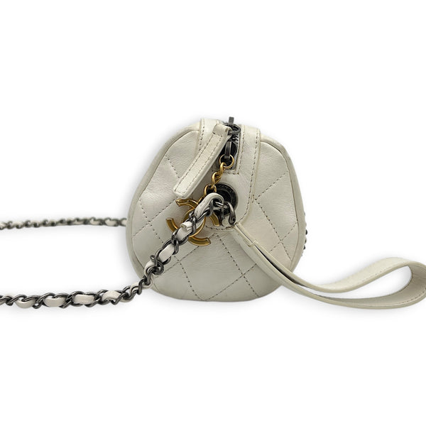 Chain 20s Signature Bowling White Shoulder Bag in Calfskin, Mixed hardware