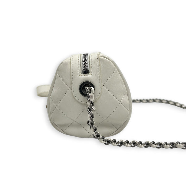 Chain 20s Signature Bowling White Shoulder Bag in Calfskin, Mixed hardware