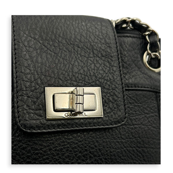 2.55 Shoulder Bag Black in Calfskin, Silver hardware